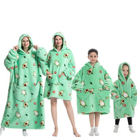 2024 nouveau 100% Polyester personnalisé dessin animé conception portable couverture en peluche surdimensionné couverture à capuche pour adulte grand surdimensionné