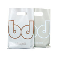 Sacs avec logo personnalisés en plastique imperméables sacs à provisions roses au détail sacs à provisions en plastique découpé à l'emporte-pièce avec poignée
