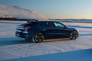 Geely Zeekr 001 009 100Kw Edición 4Wd 2021, Precio Económico, Auto Usado 2022 2023, Disponible en Stock con Carga Rápida - Product Image 4