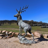 Sculpture de cerf en bronze et laiton, artisanat d'art animalier en métal moderne et personnalisé pour la décoration extérieure de maison, jardin, parc urbain, à vendre