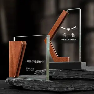 Großhandel top maßgeschneidert Kristall, Holz Trophy Buche Lasergravur Massivholz tief geschnitzt Trophy Kristall Preis Trophy /