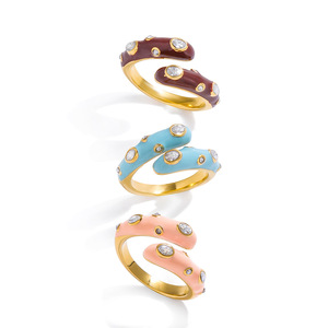 Anillo de Acero Inoxidable con Oro de 16K y Zirconia, Diseño Geométrico Clásico con Engaste de Garras, Joyería de Moda Unisex, Regalo - Product Image 5