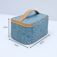 Sac de maquillage portable de luxe en denim écologique, résistant à l'eau, grande capacité, avec fermeture éclair, motif rose en relief