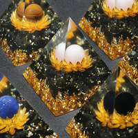 Vente en gros de pyramide en cristal poli en obsidienne pyramide de boule de lotus en couches avec conception de gravure sculptée pour la décoration religieuse