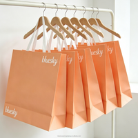 Sac cadeau de luxe en carton orange avec poignée en ruban, logo personnalisé, sac de transport mat laminé haute qualité pour vêtements et emballages