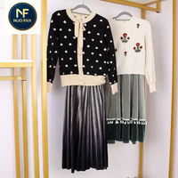 Vêtements d'occasion - Jupes en velours pour femmes de classe A, longueurs variées. Commande minimum : 500 kg. Vente en gros groupée