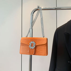 กระเป๋าถือ PU แฟชั่นใหม่สำหรับสุภาพสตรีน้ำหนักเบา2024กระเป๋าสายโซ่คุณภาพสูงปรับแต่งสีโลโก้การเคลื่อนไหวสำหรับผู้หญิงทุกฤดูกาล - Product Image 5