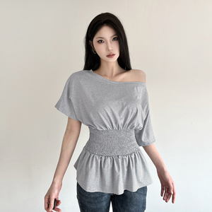 Camiseta básica de color liso estilo francés con cuello asimétrico, cintura fruncida plisada, top elegante informal y versátil. - Product Image 5