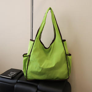 กระเป๋าช้อปปิ้งโพลีเอสเตอร์แบบพับได้ กันน้ำ สะพายไหล่เดียว แฟชั่นสั่งทำขายส่ง - Product Image 3