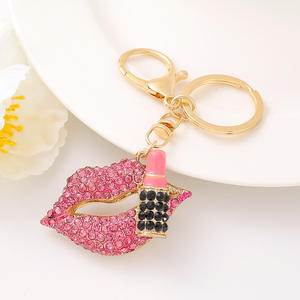 ग्लिटर डायमंड-एनक्रस्टेड मुंह की कार चरस धातु लाल होंठ बैग पेंडेंट सजावट सामान उपहार - Product Image 3