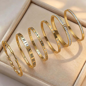 Brazalete de Diseño con Corte de Zirconia en Acero Inoxidable, Venta al por Mayor, Brazalete de Moda con Números Romanos Dorados - Product Image 3