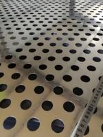 Tôles perforées personnalisées Panneaux en acier à trous fendus pour écran Application pour grilles d'enceintes Façades décoratives de bâtiments