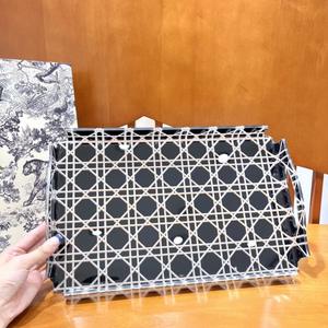 Hot Selling Thanksgiving Checkered Pattern American Style <b>Square</b> Black Acrylic Resin Dishwasher Safe Transparent <b>Wine</b> <b>Glass</b> - Product Image 5