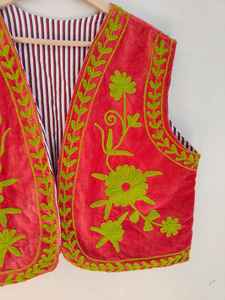 Chaleco de Terciopelo Bordado a Mano, Chaleco de Terciopelo Hecho a Mano, Chaqueta, Chaleco Bordado a Mano con Diseño Suzani, Chaleco de Terciopelo Bohemio con Estampado Floral, Chaleco de Algodón - Product Image 4