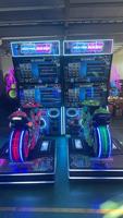 Machine de jeu d'arcade de course de moto dynamique à monnayeur, simulateur 2 joueurs à double écran 50 pouces pour centre de jeux d'arcade FEC