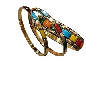 กำไลข้อมือทองเหลืองเนื้อแข็งดูเรียบเนียนและดูหรูหราเหนือกาลเวลา - Product Image 1