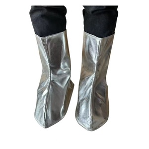 Protector <span class=keywords><strong>de</strong></span> Pies <span class=keywords><strong>de</strong></span> Plástico con Aislamiento Anti-Impactos para Máxima Seguridad en Tareas <span class=keywords><strong>de</strong></span> Soldadura Eléctrica - Product Image 1