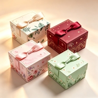 Boîte cadeau rigide de luxe personnalisée avec ruban en satin, boîte d'emballage cadeau en papier avec logo et motif personnalisés pour les cadeaux de vacances