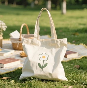 Bolso de compras de lona de algodón ecológico personalizado, bolso de mano con estampado de flora personalizado con logotipo bordado, diseño de hojas y flora - Product Image 4