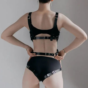 Arnés de Bondage de cuero PU de una pieza gótico ajustable para mujer Disfraces eróticos BDSM para espectáculos y trajes - Product Image 1
