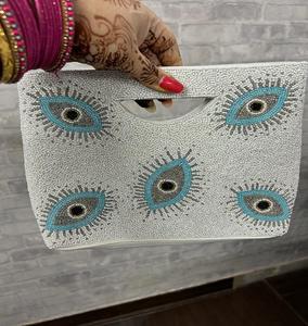 Bolso de Mano para Fiesta con Detalles de Pedrería, Hecho a Mano, con Cuentas, Diseño Bohemio, para la Noche - Product Image 2