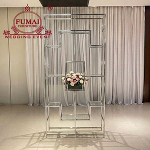 Rak Bar Logam Kuningan Modern FUMAI FURNITURE dengan Rak Kaca untuk Dekorasi Acara Pernikahan - Product Image 4