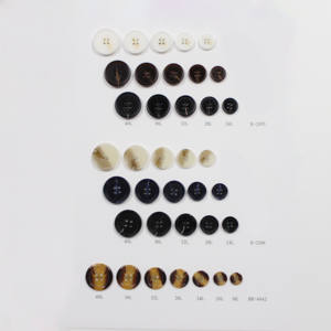 Perline in Plastica ABS con Bottone a Pressione, Design a Quattro Fori, Nere e Bianche, Ecologiche, Effetto Madreperla di Alta Qualità - Product Image 1