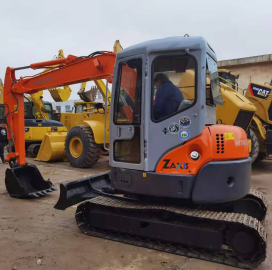 Nouvelle arrivée : Mini-excavatrice Hitachi ZX55 d'occasion, origine Japon, poids opérationnel de 5 tonnes, avec composants essentiels (moteur et pompe) - Product Image 3