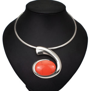 قلادات كبيرة بيضاوية الشكل من الراتنج مع حلقات معدنية، قلادات نسائية هندسية من السبائك، مجوهرات عصرية - Product Image 4