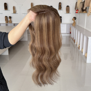 Topper de cheveux en soie 6x6,5'' avec base en dentelle, mèches brunes SBB #   Topper de cheveux humains européens de haute qualité pour femmes souffrant d'aloèsopatie - Product Image 4