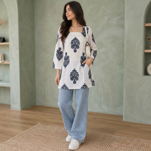 Tunique ample en tissu blanc à imprimé floral bleu marine pour femme, col bateau, manches longues, pour un style décontracté printemps-été - Product Image 5
