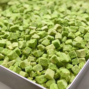 Snacks Saludables para Gatos al por Mayor, Palitos de Hierba Gatera Liofilizados en Cubos, Snacks de Alta Calidad para Eliminar el Pelo de Gato y Masticar - Product Image 1