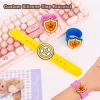 Op maat gemaakte siliconen slap bracelets, gepersonaliseerde slap bandjes als party-favour voor kinderfeestjes, groothandel schoolklas prijs cadeau