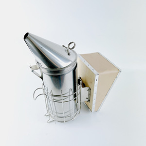 Chinabees, ahumador de apicultura, equipo de acero inoxidable, caja de colmena, suministros de herramientas para colmena, fabricante de humo Manual de abejas con Hoo colgante - Product Image 5