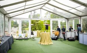 Design polyvalent avec 50 panneaux transparents pour 100 personnes et options de couleur pour des expériences de mariage sur mesure Tente de mariage personnalisable - Product Image 3