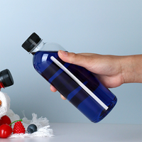Bouteille de boisson transparente en PET jetable Smythson 500 ml avec impression sérigraphique et bouchon à vis pour boissons froides