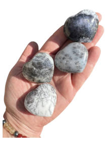 Cristal de Ópalo Dendrítico en Forma de Corazón, Paquete de 2 Piedras de Masaje Pulimentadas en Forma de Corazón Pequeño para Rejilla de Cristales, Regalo para Ella - Product Image 2