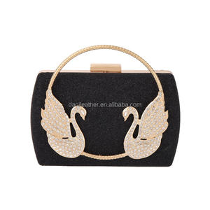 กระเป๋าคลัทช์แฟชั่นหรูหราสำหรับผู้หญิง พร้อมตัวล็อคโลหะและสายสะพายไหล่-กระเป๋าสำหรับงานเลี้ยงอาหารค่ำและงานปาร์ตี้ DAQI - Product Image 1