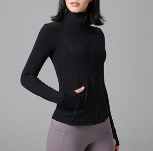 เสื้อแจ็คเก็ตโยคะสไตล์ใหม่จากคลังสินค้าต่างประเทศของสหรัฐอเมริกา ซิปสีทอง ปกติดกระดุม แจ็คเก็ตไนลอนสำหรับวิ่ง แจ็คเก็ตผู้หญิง แจ็คเก็ตออกกำลังกายสำหรับผู้หญิง - Product Image 5