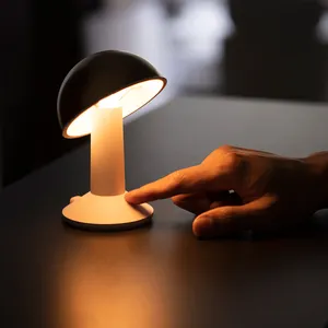 버섯 테이블 램프 특허 제품 충전식 터치 센서 2200K 테이블 디스플레이 LED 책상 조명