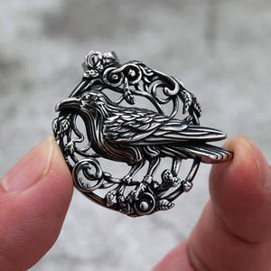 Colgante Retro Europeo Americano de Acero Inoxidable con Diseño de Pájaro, Amuleto para Collar de Uso Diario - Product Image 1