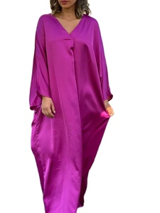 <span class=keywords><strong>Abito</strong></span> Vestaglia da Donna Taglie Forti Autunnale <span class=keywords><strong>a</strong></span> <span class=keywords><strong>Maniche</strong></span> Lunghe in Raso Lucido Liscio, Vestibilità Ampia, Casual, <span class=keywords><strong>con</strong></span> Scollo <span class=keywords><strong>a</strong></span> V e <span class=keywords><strong>Maniche</strong></span> <span class=keywords><strong>a</strong></span> <span class=keywords><strong>Pipistrello</strong></span> - Product Image 2