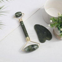 Ensemble de rouleaux faciaux et de planches Gua Sha en jade pour massage du visage avec option de logo personnalisé