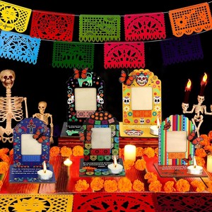 Kit <span class=keywords><strong>de</strong></span> Altar para el Día <span class=keywords><strong>de</strong></span> los <span class=keywords><strong>Muertos</strong></span>, Decoraciones <span class=keywords><strong>de</strong></span> <span class=keywords><strong>Ofrenda</strong></span> Estilo <span class=keywords><strong>Mini</strong></span> Calavera <span class=keywords><strong>de</strong></span> Azúcar, Materiales <span class=keywords><strong>de</strong></span> Madera y Seda, Incluye Portavelas y Cuadro - Product Image 4