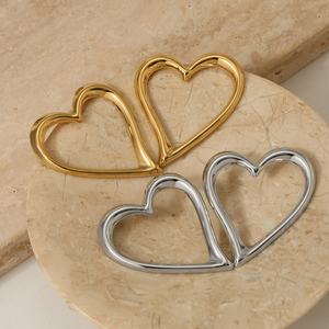Pendientes de Corazón Grande y Lindos de Acero Inoxidable Chapados en Oro de 18k, Pendientes de Declaración, Pendientes Lisos de Amor - Product Image 4