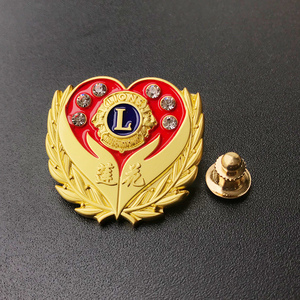 Bán Buôn Huy Hiệu Tùy Chỉnh Chân Men Ve Áo Sư Tử Huy Hiệu Câu Lạc Bộ - Product Image 2