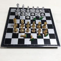 Nian Diceworks – Nouveauté ! Jeu d'échecs abordable Or/Argent en ABS/Résine avec échiquier pliable et pièces magnétiques pour enfants et adultes