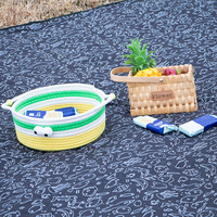 Tapis de pique-nique carré léger et imperméable toutes saisons en polyester, couverture de camping pliable épaisse et grande, facile à transporter