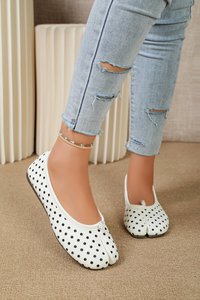 Zapatos Planos Unisex con Punta Dividida Estilo Mary Jane, Zapatos de Ballet Tabi con Diseño de Puntos, Tacón Plano y Ligeros, Logotipo Personalizado al por Mayor - Product Image 6