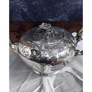 Théière gravée Gabriella P. avec bouton floral - Théière élégante - Product Image 6